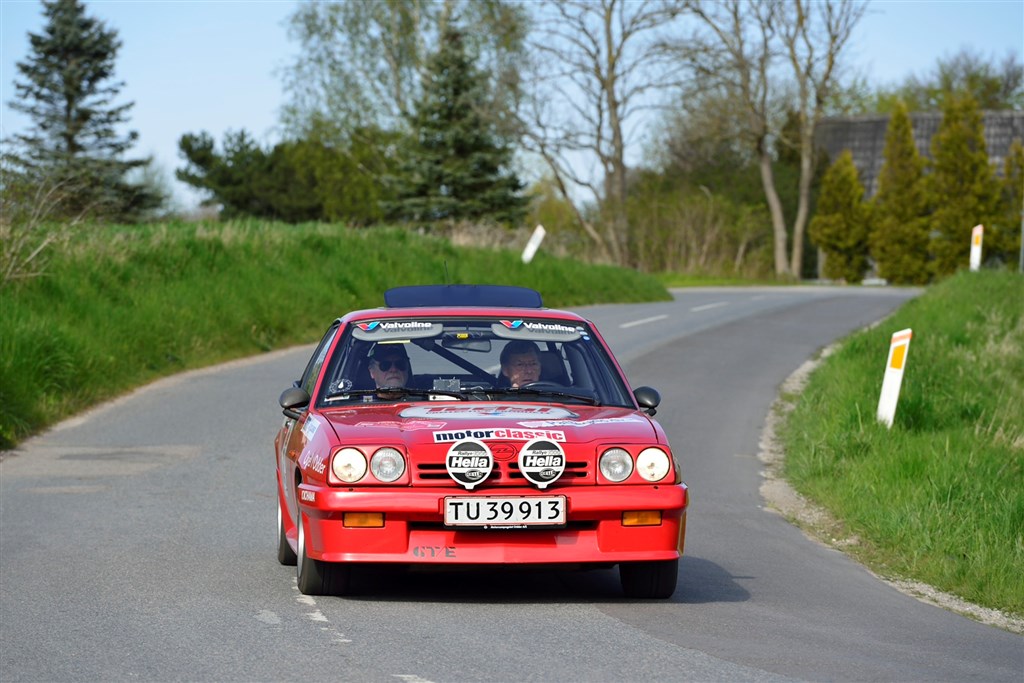 Det erfarne rallymandskab Torben Østergaard fra Hundslund og Poul Erik Hansen fra Lystrup besatte tredjepladsen i Oresund Rally i deres Opel Manta GT/E fra 1983.